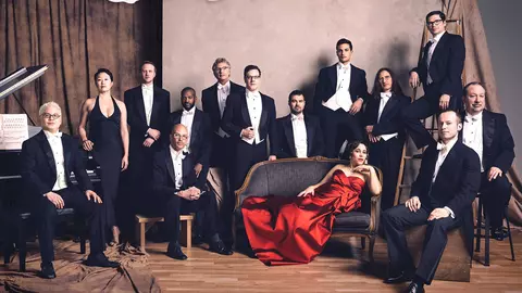 Încă o lună până la concertele Pink Martini din București. Cadouri pentru toate biletele cumpărate în perioada 1 - 8 martie