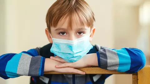 Coronavirus: Câți bani primesc părinții care stau cu cei mici acasă?