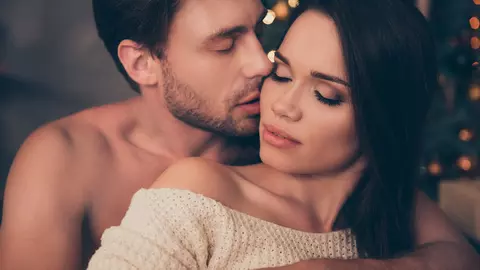 Ce facem acasă? Ne uităm la filme erotice: iată recomandările noastre
