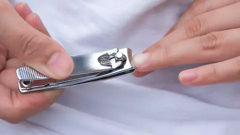 În timpul pandemiei de coronavirus unghiile se taie scurt