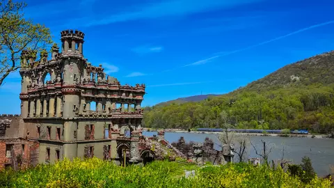 12 castele abandonate din întreaga lume