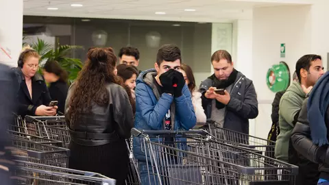 Gata cu luptele pentru hârtie igienică! Ce cumpără acum oamenii în disperare