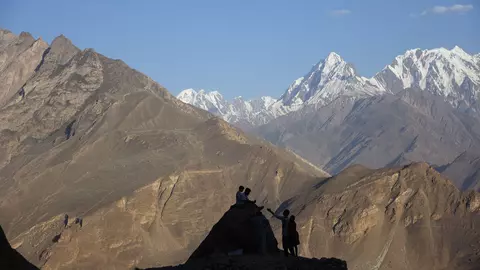 Pentru prima dată după 30 de ani, indienii pot vedea munții Himalaya