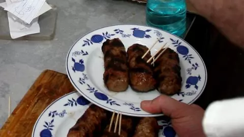 Rețeta de mici cea adevărată: nu există 1 mai fără mici!