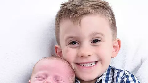 Un băiețel de 6 ani și-a salvat mama însărcinată