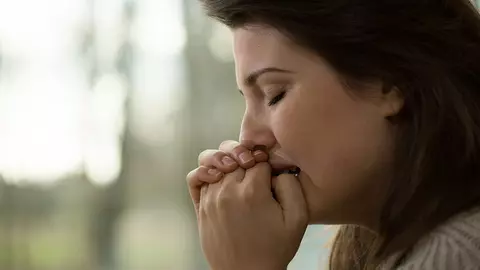 Ce trebuie să faci când ești asaltat de gânduri și imagini anxioase