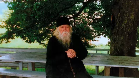 Părintele Cleopa ne-a lăsat peste timp un sfat valoros: "Cereți iertare de la..."