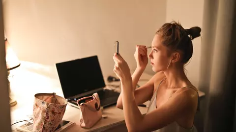 (P) Bazele frumuseţii - produse cosmetice esenţiale pentru începătoare