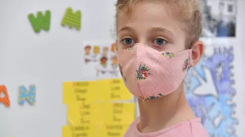 În Franța copiii se întorc la școală. Iată cum vor arăta și copiii noștri la toamnă