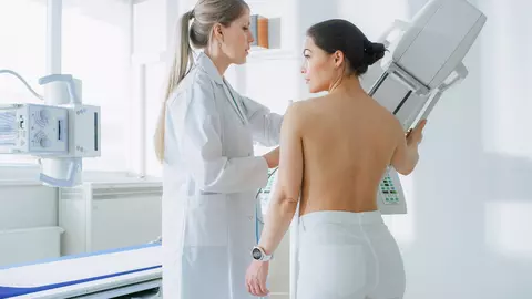 Consumul de carbohidrați obișnuiți „crește riscul de cancer de sân cu 20%”