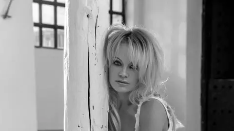Galerie FOTO: Ce s-a ales de bomba sexy, Pamela Anderson? O viață dedicată bărbaților!
