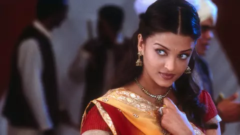 A fost în repetate rânduri numită cea mai frumoasă femeie din lume! Cum arată actrița Aishwarya Rai acum?
