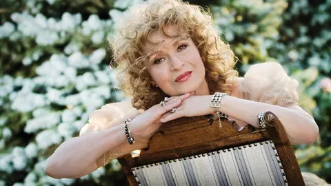 Angela Similea a împlinit 78 de ani și arată spectaculos: „Eleganță ,rafinament ,frumusețe naturală”. Pe cine a iubit artista?