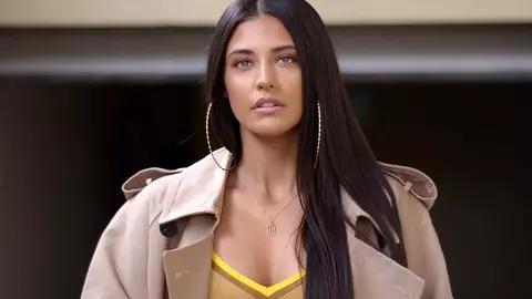 Ea este sosia Antoniei! Rosse este model și prezentatoare TV