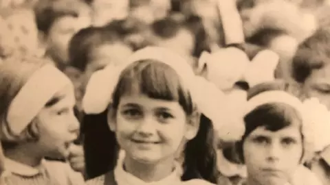 Ai recunoscut-o? Cine este actrița din imagine?
