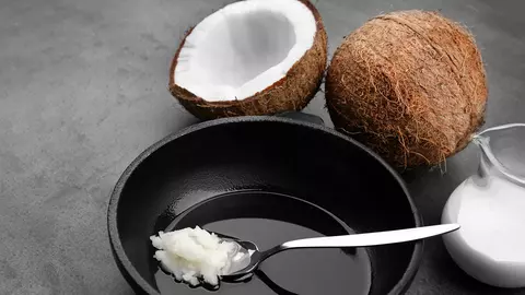 Uleiul de cocos: cum îl folosim în bucătărie?