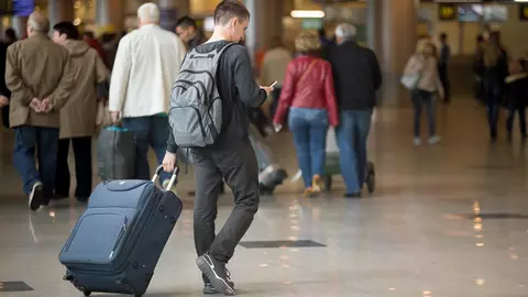 Românii continuă să amâne reîntoarcerea la muncă în străinătate
