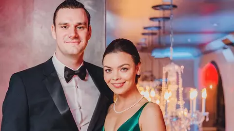 Fiul lui Hugh Hefner a devenit tată pentru prima dată! Prima imagine cu bebelușul