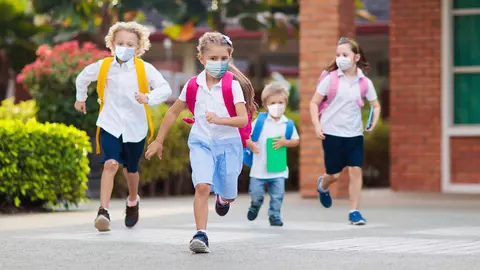 Roșu, galben și verde. Ce înseamnă cele trei scenarii pentru noul an școlar 2020 - 2021?