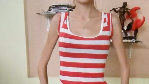 A mâncat doar salată, roșii și mere timp de doi ani! Transformarea incredibilă a profesoarei care a învins anorexia
