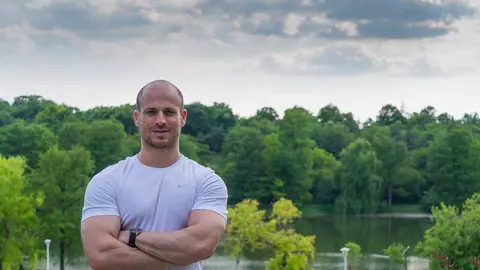 Masajul cu bambus făcut de Dan Bujor: "Am văzut cum pot sculpta corpul cu ajutorul bețelor de bambus"