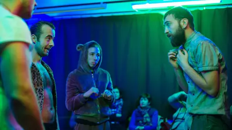 Nu rata astăzi o piesă de teatru on line de excepție: ROMÂNIA 2050