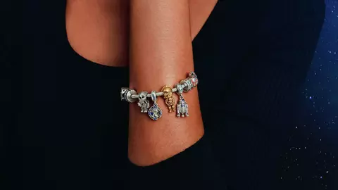 (P) Pandora lansează în galaxia noastă colecția inspirată de Star WarsTM