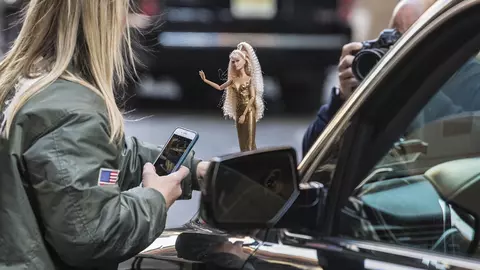 Cum arată Claudia Schiffer la 50 de ani? Legendarul supermodel s-a transformat într-o păpușă Barbie