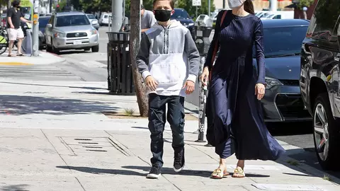 Angelina Jolie și Brad Pitt au acceptat încă de la început identitatea lui John Jolie-Pitt