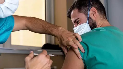 UE a autorizat vaccinul de la Moderna! Care sunt diferențele dintre noul vaccin și cel de la Pfizer-BioNTech?