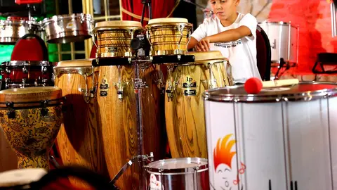 SUPERCHILL SCHOOL redefinește tradiția muzicală a percuției  (P)