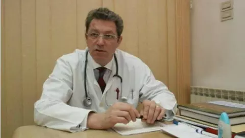 Adrian Streinu-Cercel face noi declarații. Ce spune medicul despre salutul cu pumnul?