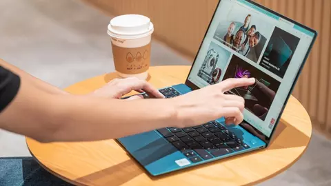 (P) HUAWEI MateBook X ultraportabil și elegant este laptop-ul pe care îl poți ține cu două degete