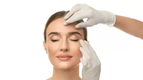 Intervenții estetice, în funcție de vârstă. Ce este recomandat să faci la 20 de ani, la 35, 45 sau peste 60 de ani?