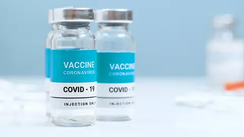 A apărut prospectul vaccinului anti-Covid 19! Iată reacțiile adverse