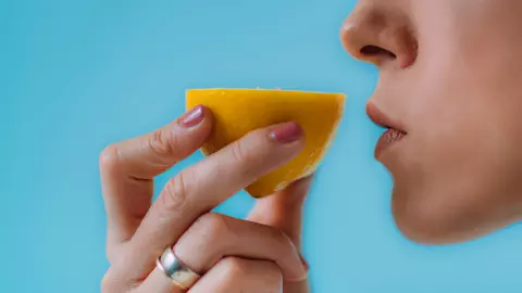 Un nou simptom Covid-19 decoperit de medici! Ce înseamnă „parosmia”?