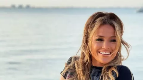 Jennifer Lopez și-a recreat videoclipul muzical „Love Don't Cost A Thing”