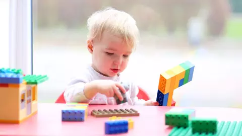 Cum să stimulezi diferitele tipuri de inteligență a copilului mic