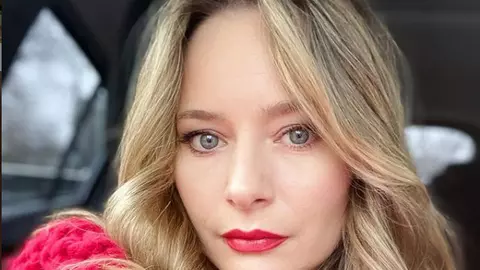 Laura Cosoi, apariție senzațională din vacanța exotică. Cum arată actrița fără strop de machiaj?