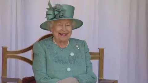 Regina Elisabeta a II-a, apariție surpriză la metroul londonez