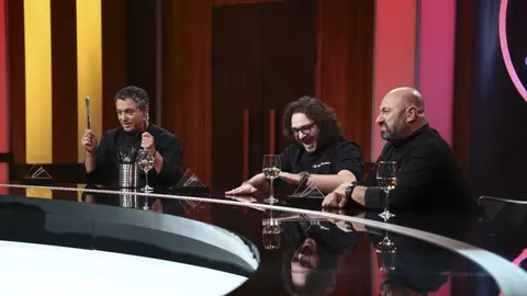 Chef Florin Dumitrescu a oferit duminică seara cuțitul de aur
