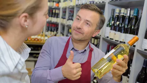 Cum alegi un vin bun? Sfaturi de la un expert somelier