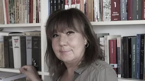 DOINA RUȘTI: „Am studii clasice și un bagaj  de viață adunat pe la periferiile orașelor”