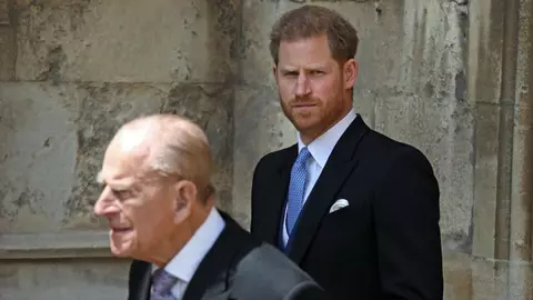 Prințul Harry, rugat „să vină acasă” pentru a-și vedea bunicul