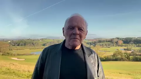 Anthony Hopkins a câștigat Oscarul pentru cel mai bun actor: „Atât de fericit și atât de recunoscător”. Ce făcea actorul în timpul acesta?
