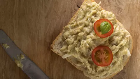 Rețetă salată de vinete delicioasă. Care este SECRETUL pentru a nu fi amară?