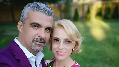 EXCLUSIV, Monica Davidescu: "Mama era întinsă pe o plapumă în curte, înconjurată de vecini și bunici în încercarea de a o resuscita. Murise."