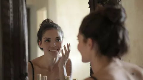 Trucuri simple ca să arăți extraordinar şi fără machiaj