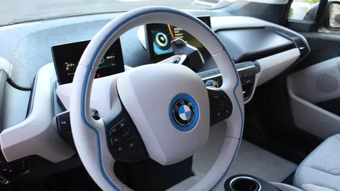 (P) De ce să apelezi la serviciul de închirieri auto?