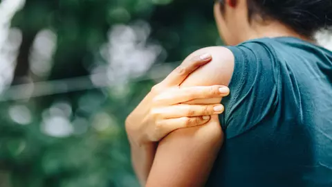 Te doare brațul de la vaccinul anti-Covid 19?